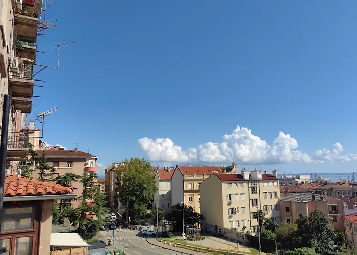 \'2R\' City Center Holidays And Workstays